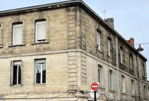 A VENDRE APPARTEMENT DE TYPE 3 LOUE - SECTEUR BORDEAUX VICTOIRE / CAPUCINS