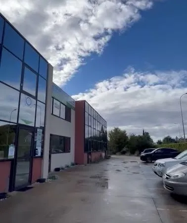 Local 200 m²