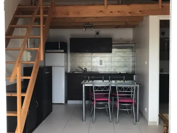 Maisonnette T1 bis grande terrasse close centre bourg