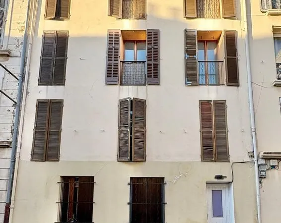 Immeuble de rapport 19 pièces 300 m²