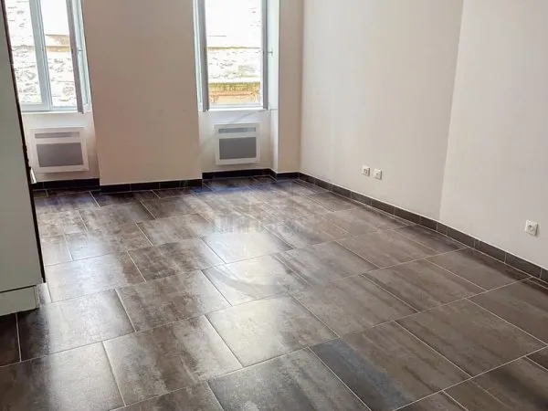 Appartement T2 rénové avec cuisine ouverte à Aubenas