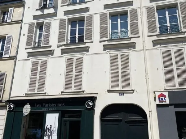 studio avec poutres proche des écoles et commerces