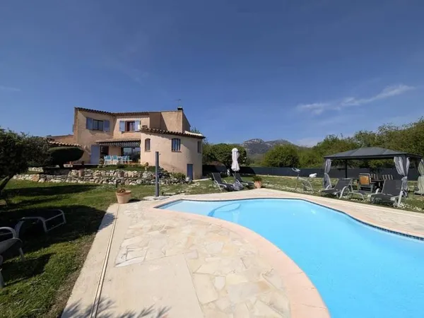 Villa 5 pièces 154 m²