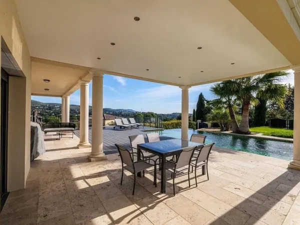 Maison 6 pièces 250 m²