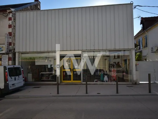 Local Commercial SAINT ELOY LES MINES 400 m2