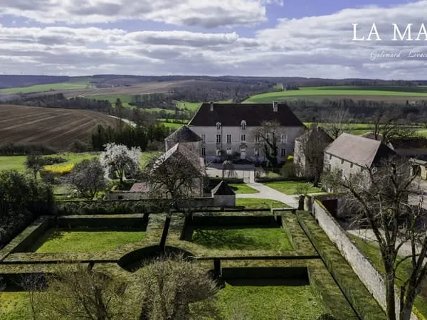 Domaine historique à 55 km de Dijon, 30 km d'Is-sur-Tille