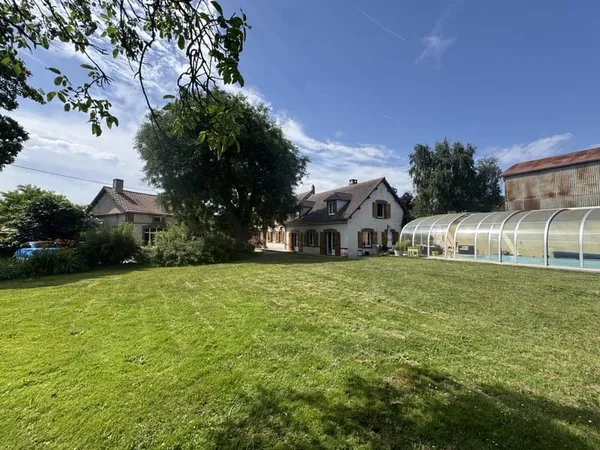 HOUDAN 10km, Propriété ancienne avec piscine et dépendance