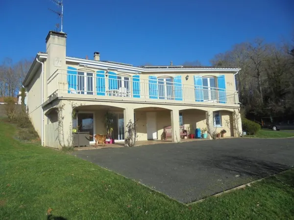 MAISON SUR SOUS-SOL DE PLAIN-PIED