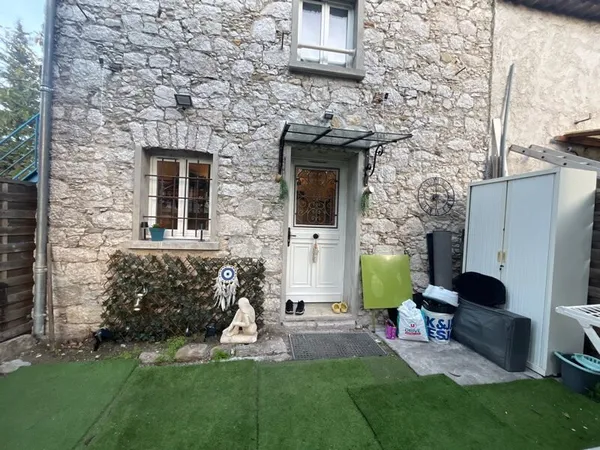 Studio meublé avec terrasse + parking