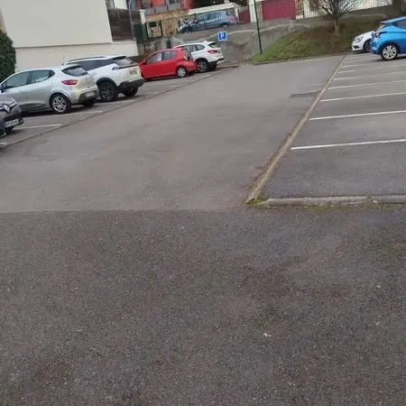 Place de parking à louer - Le Plessis-Robinson (92350)