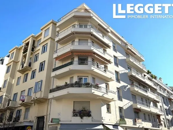 Appartement 2P de 51m2 lumineux, traversant avec balcon à 2 pas de la Promenade des Anglais Nice Rue
