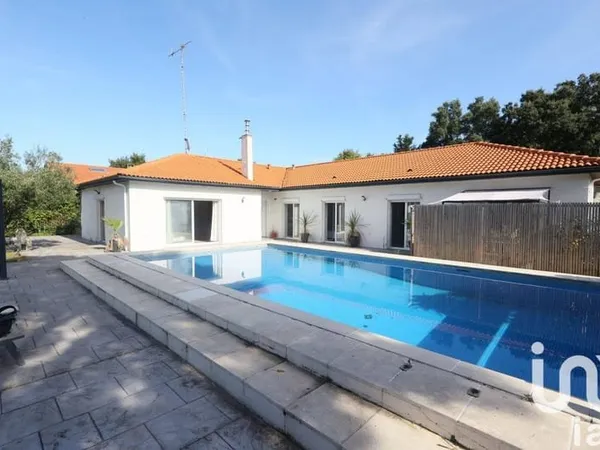 Maison de plain-pied 5 pièces 202 m²