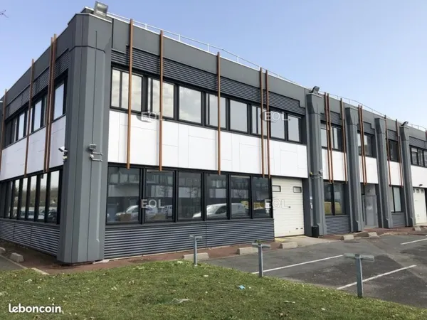 Local bureaux 1 205 m²