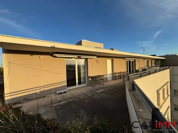 LYON 8 - T4-111m² - 2 TERRASSES - GARAGE DOUBLE