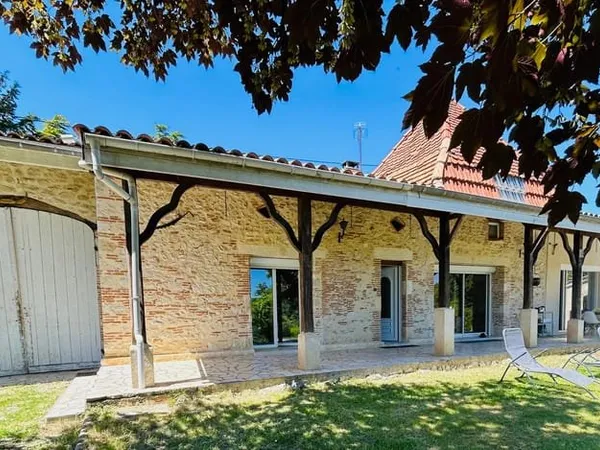 Maison de plain pied en pierre à Villeneuve /Lot