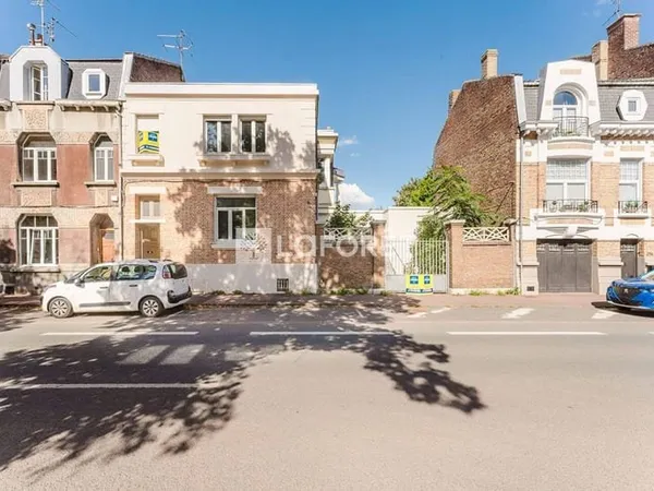 Maison 7 pièces 256 m²