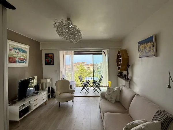 Vends appartement traversant meublé