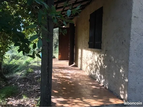 Terrain de loisirs 3200m2 et cabanon en pierre
