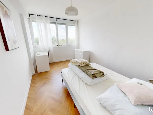 Chambre 5 pièces 87 m²