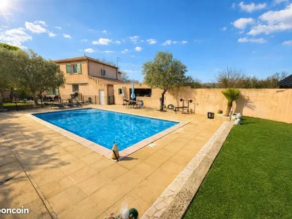 Villa 8 pièces 215 m²