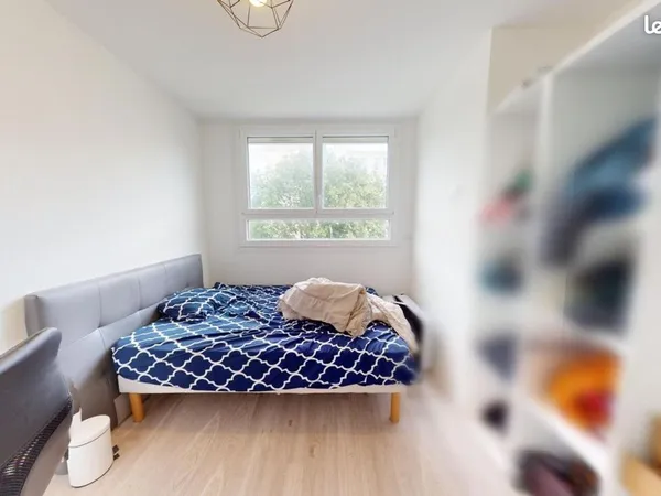 Chambre 6 pièces 75 m²