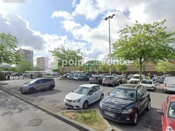 Local commercial 2 000 m²