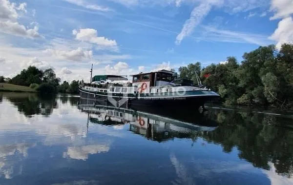 Péniche 4 pièces 70 m²
