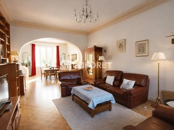 Maison 9 pièces 330 m²