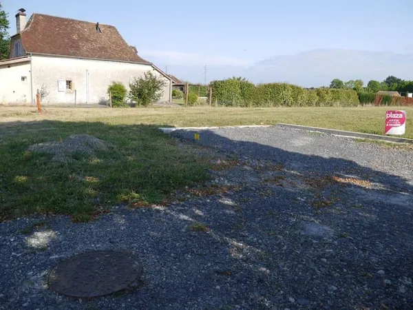 Terrain constructible 921 m²