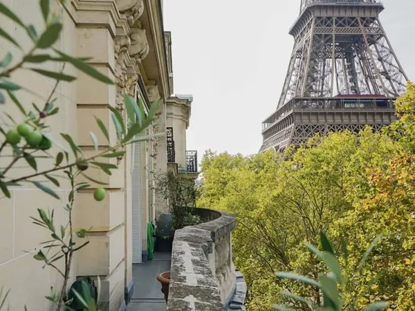 Paris 7e - CHAMP DE MARS - Appartement à vendre - 163,40m² Carrez - 2/3 chambres - Balcon et vue tou