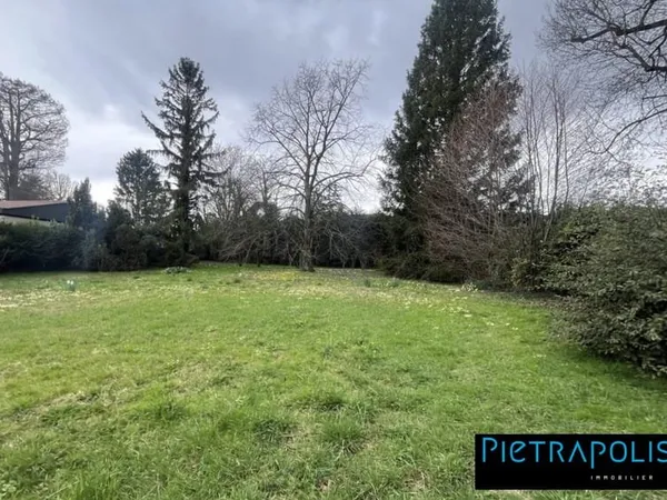 Magnifique terrain plat de 750m² au centre de Genas