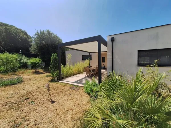 Villa contemporaine T5 récente 230 M2 proche d' AJACCIO