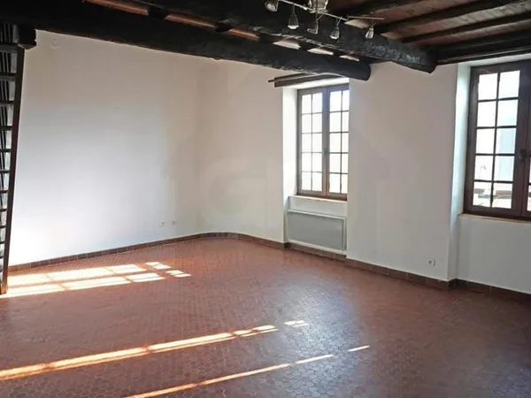 A louer au coeur de Piolenc appartement T3 avec cave