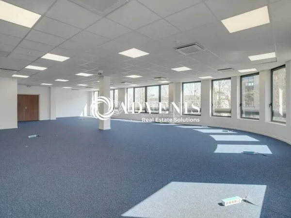 Bureaux 773 m²