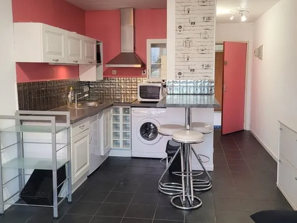 VEND STUDIO meublé équipé