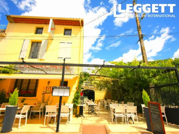 Restaurant entièrement équipé avec appartement 3 chambres attenant, sur les rives du Canal du Midi.