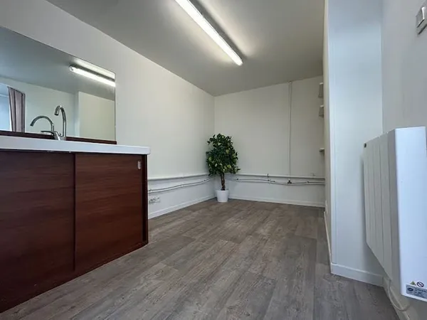 Local 76 m²