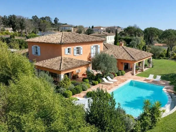 2 maisons, 6 chambres proche de Saint Tropez.