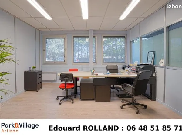 Bureau à louer / Bureau en location / 26 m² / 281 euros / Site gardienné