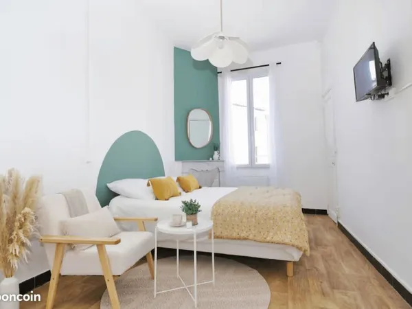 Studio rénové 25 m² INTRA-MUROS vendu meublé