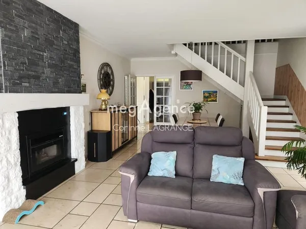 Maison 8 pièces de 188 m2 avec piscine