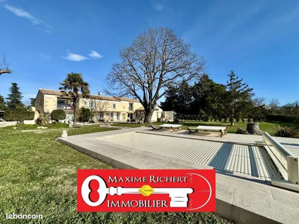 Mas 10 pièces 367 m²