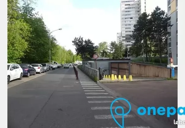 Parking/box 12 m² CRETEIL