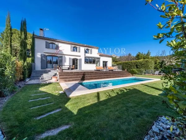 Maussane-les-Alpilles - Maison rénovée à proximité du centre vil