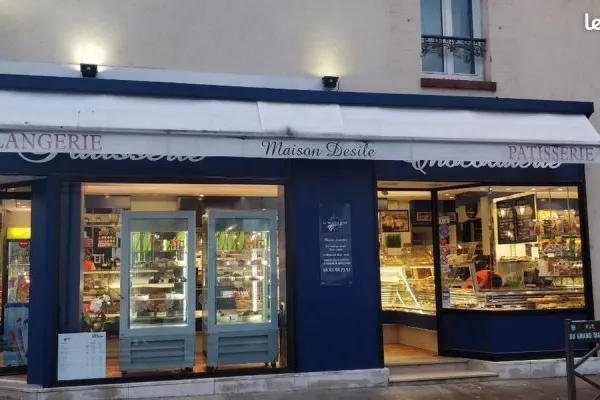 Vend boulangerie pâtisserie d'angle