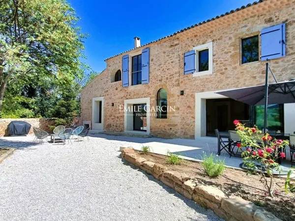 Domaine à louer au nord d'Aix-en-Provence, au calme absolu