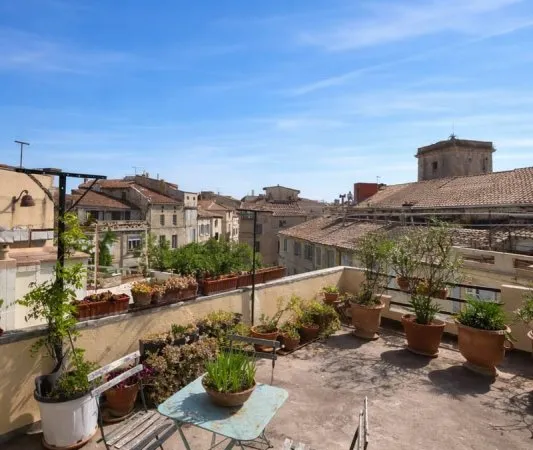 Maison du XVIIe siècle centre ville d'Arles, avec une terras