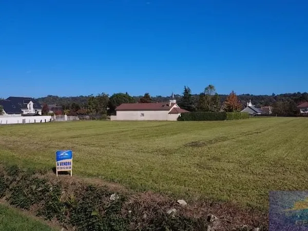 TERRAIN PLAT DE 1003M2