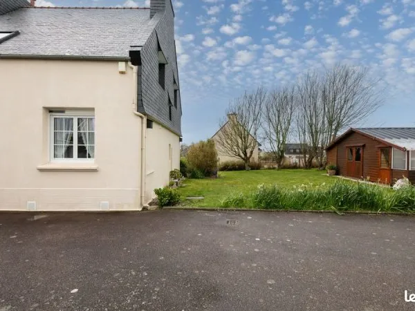 À vendre : Maison rénovée de 132 m² à 300 m de la plage à Ploudalmézeau