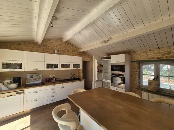 Maison en pierre, de caractère, à finir de rénover